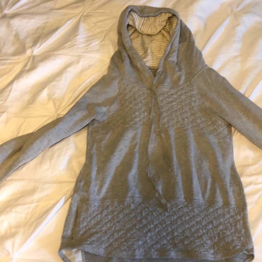 Quilted lightweight sweatshirt with hood